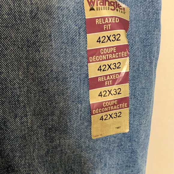 Nwt Wrangler 42 X 32 Relaxed Jeans - Picture 2 of 9